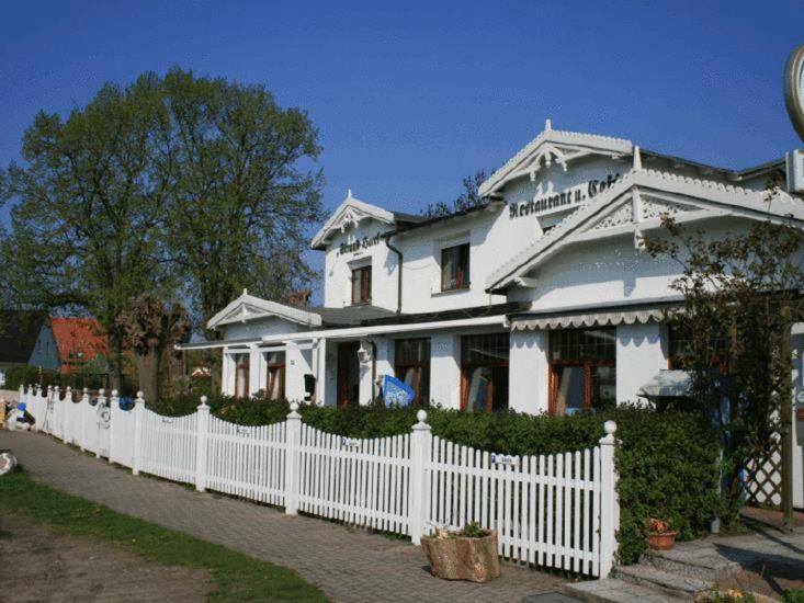 Strand-Hotel Lobbe Exterior foto